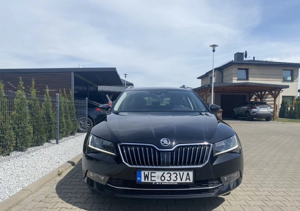 Skoda Superb cena 76900 przebieg: 136000, rok produkcji 2018 z Brzeg Dolny małe 211